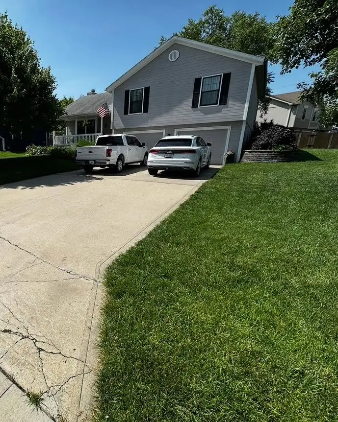 Kansas City home with aging siding before the remodel